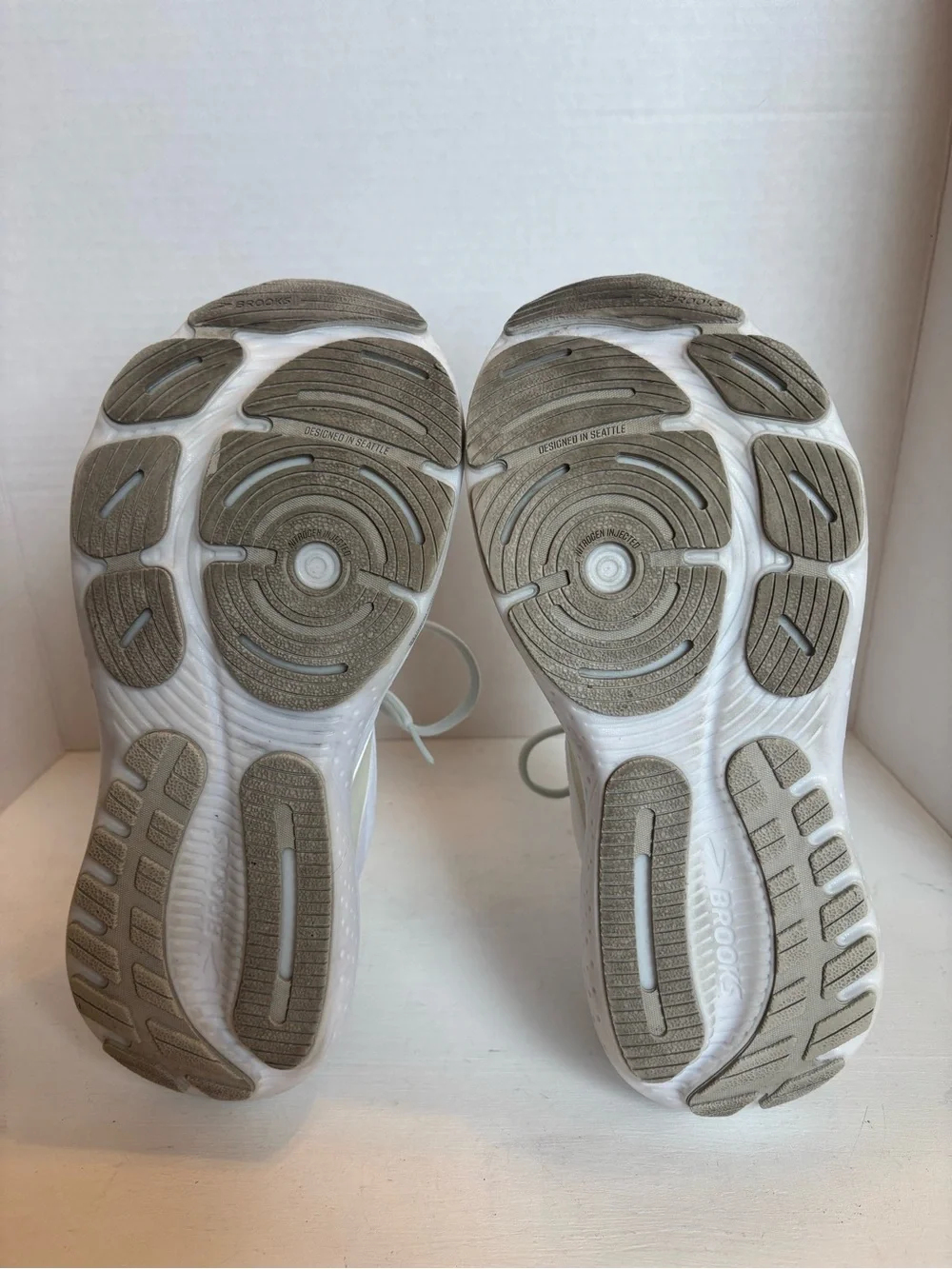Brooks Glycerin 21 White Running Shoes Lace Up Mesh size women’s 10.5
